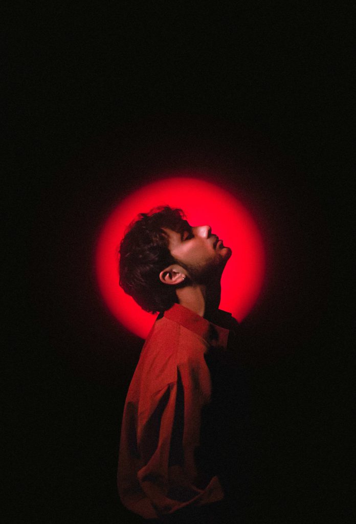 Simón Savi estrena Tu Calor en FROW Coolture