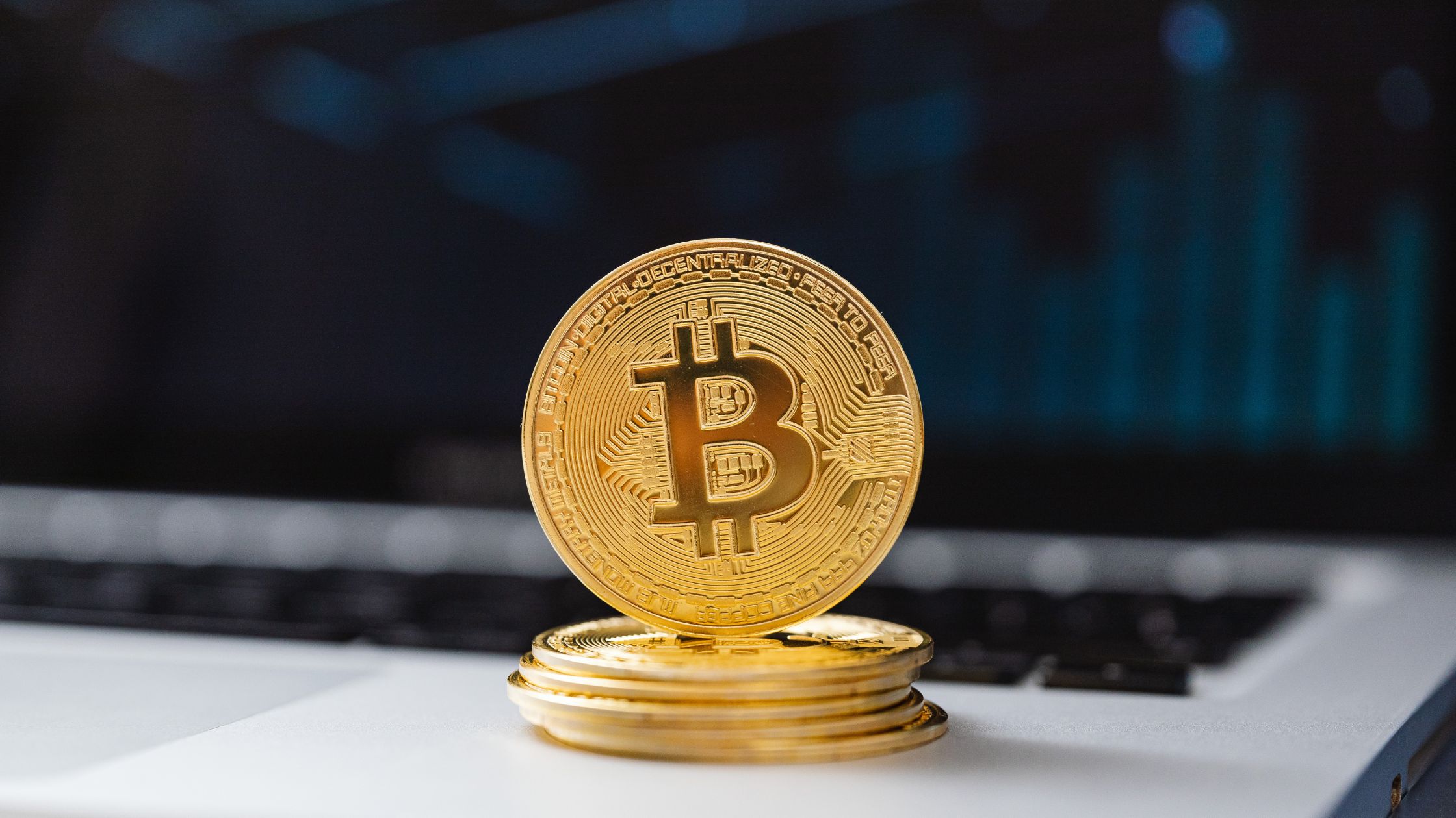 Bitcoin cumple 15 años en FROW Coolture