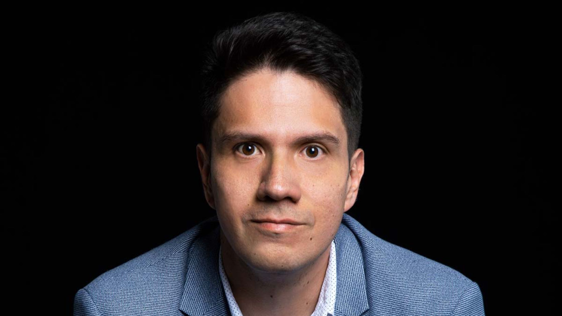 Andres León Saldarriaga en FROW Coolture Streamline Studios