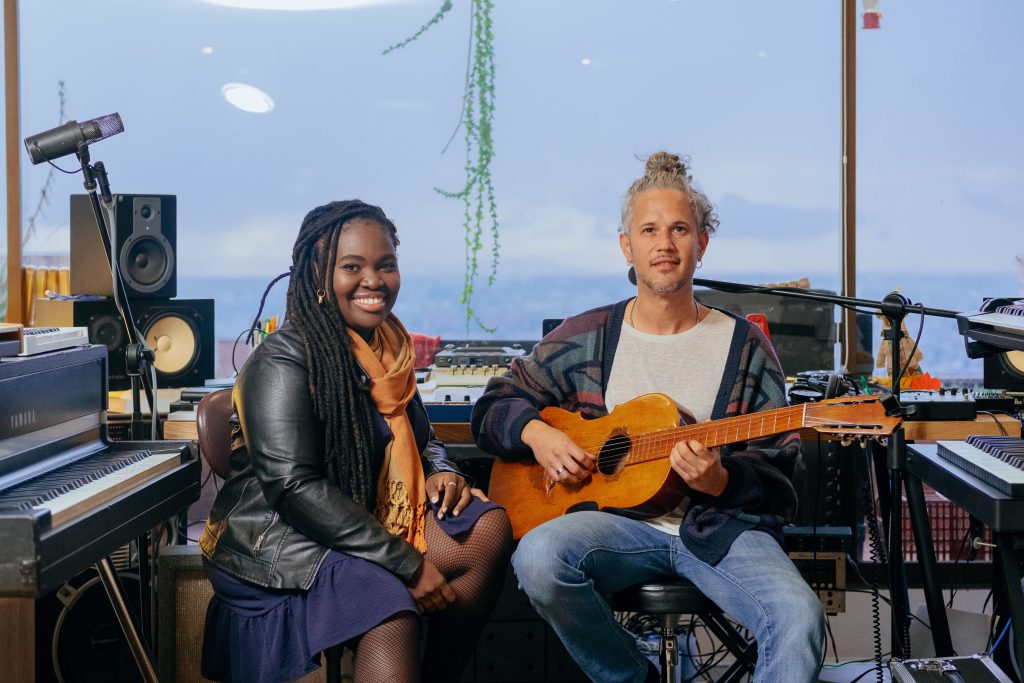 DAYMÉ AROCENA lanza "A FUEGO LENTO" Ft. VICENTE GARCÍA Frow Coolture