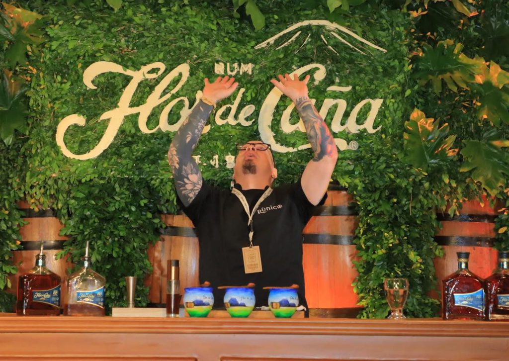 Mixólogo colombia Sustainable Cocktail Challenge Flor De Caña FROW Coolture