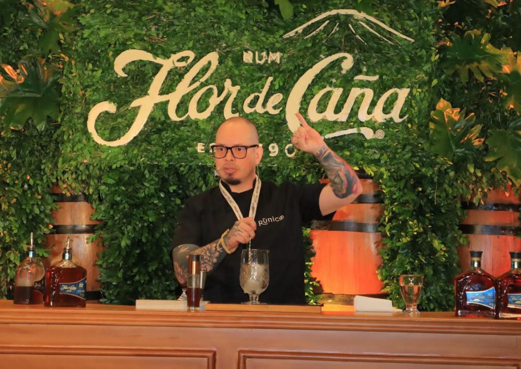 Mixólogo colombia Sustainable Cocktail Challenge Flor De Caña FROW Coolture