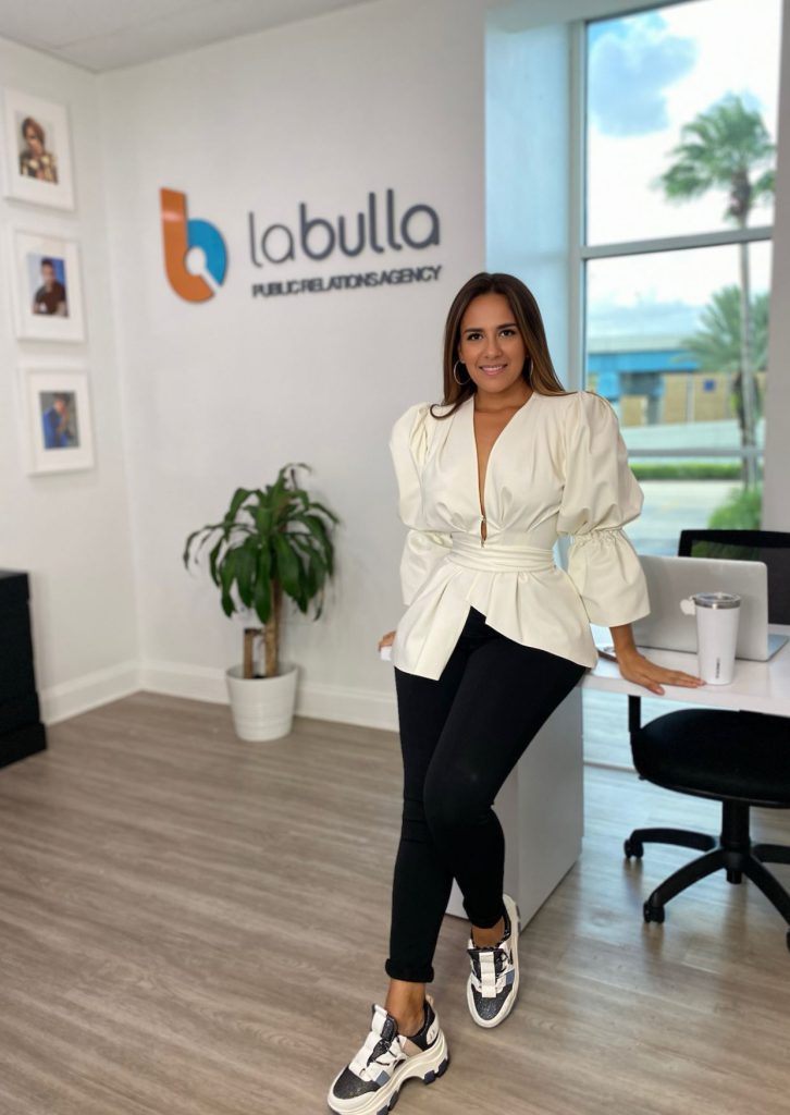 Lyda A Bulla e Isabel Parra entre las Wonder Woman of Latin Music 2024 FROW Coolture