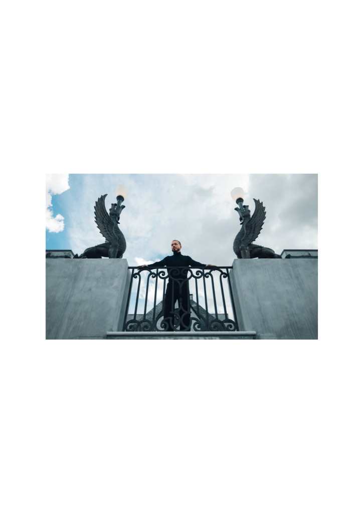 J Balvin estrena Triple S en FROW Coolture