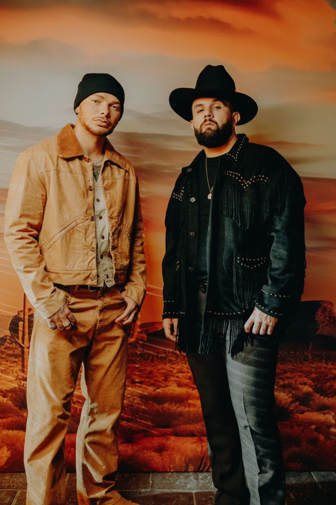 Carin León y Kane Brown en FROW Coolture
