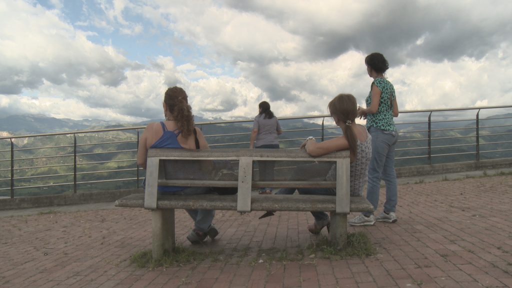 Hermanas documental en FROW Coolture