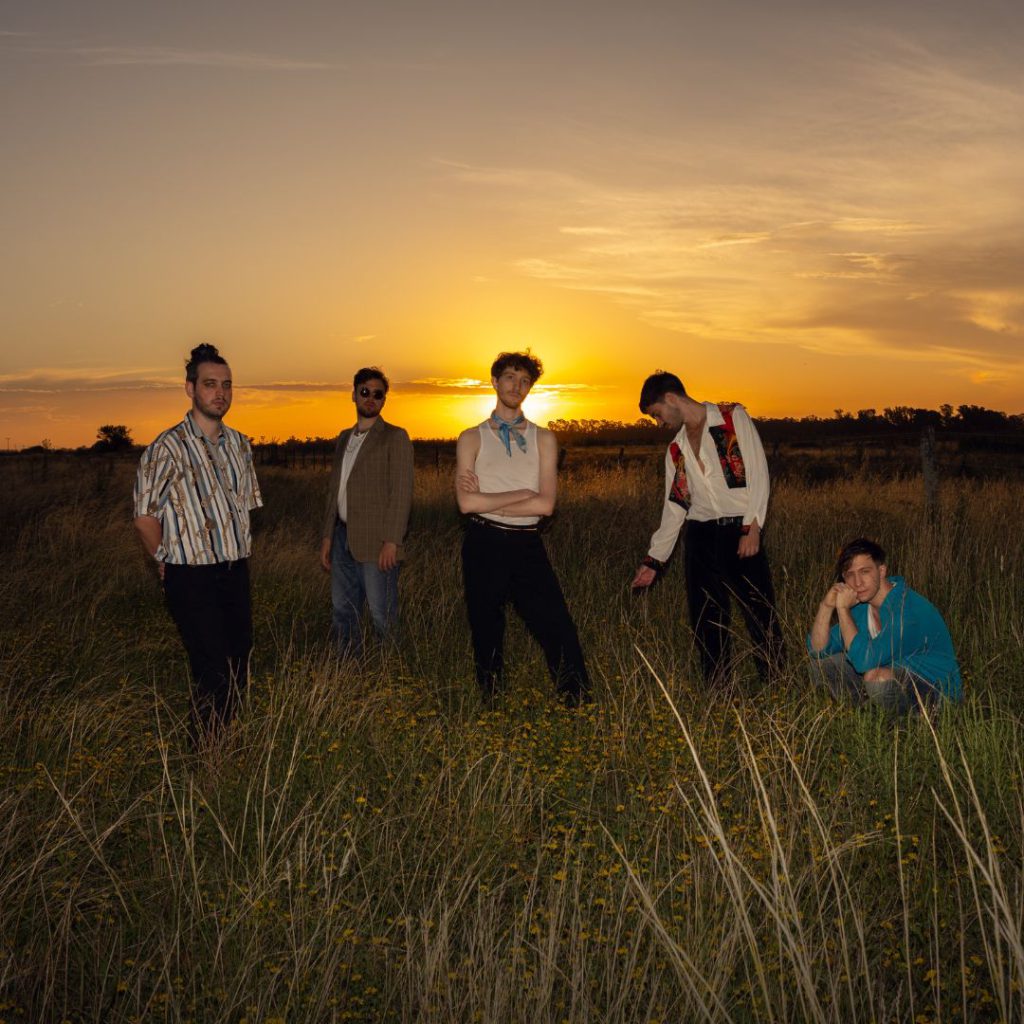 Camaleón y El Toto presentan "Dibujando Mi Camisa" en FROW Coolture