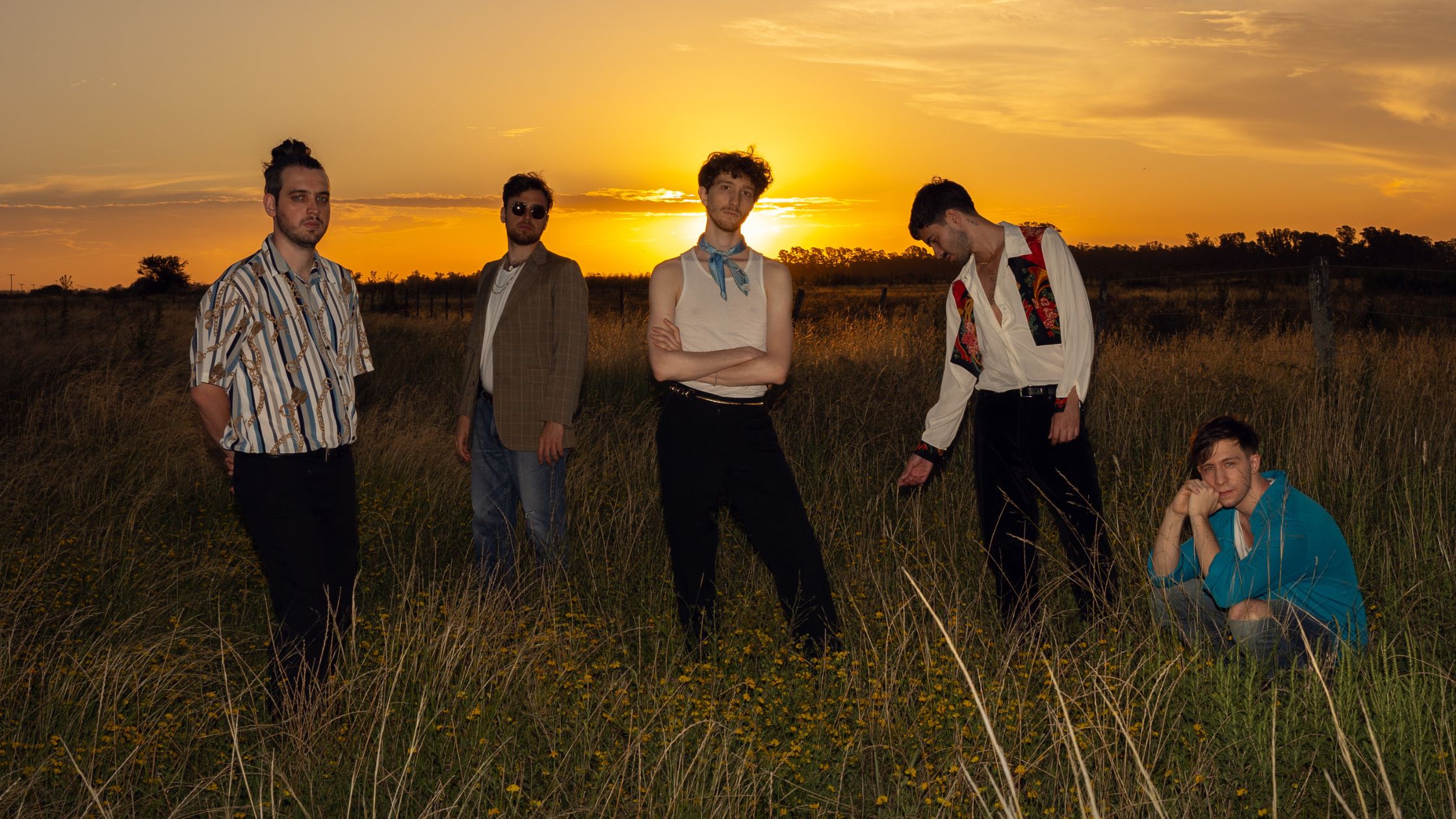 Camaleón y El Toto presentan "Dibujando Mi Camisa" en FROW Coolture