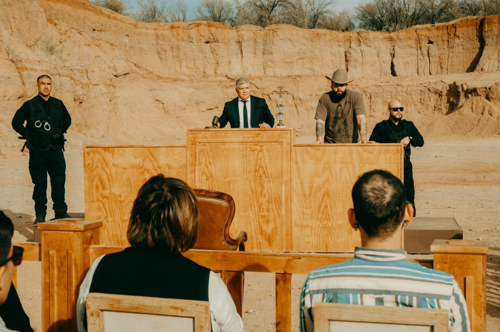 Carín León presenta nueva musica en frow Coolture