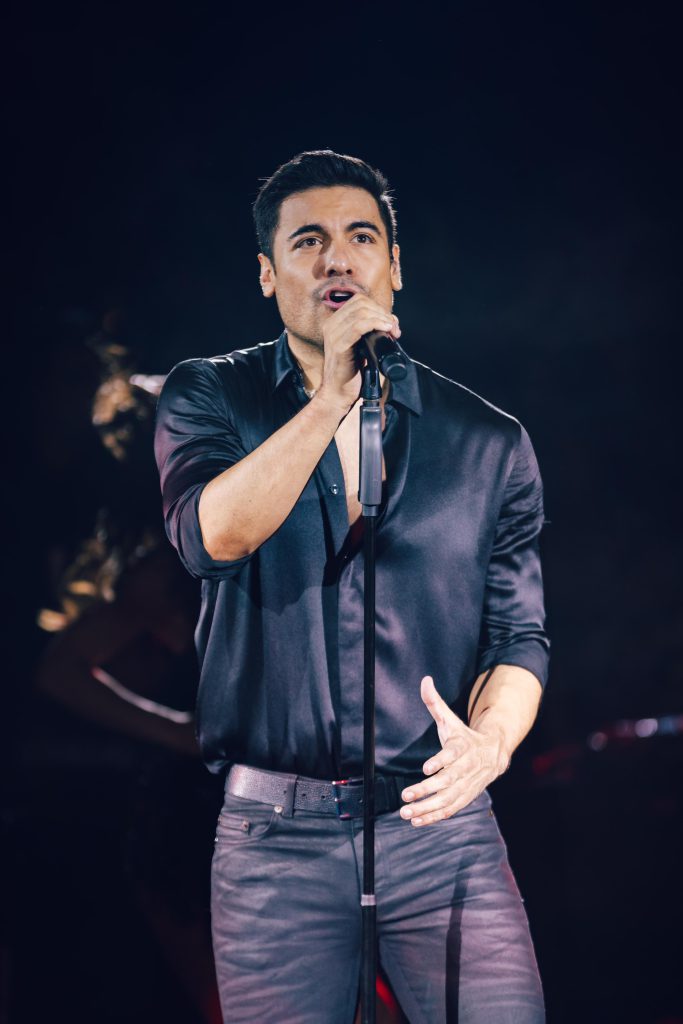 Carlos Rivera celebra en FROW Coolture