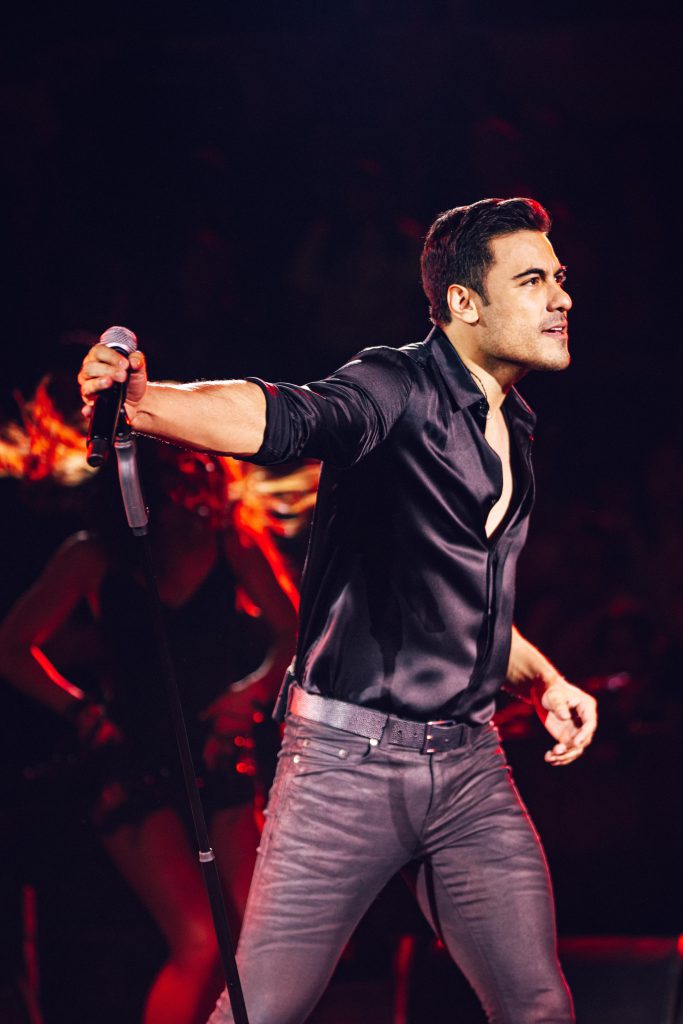 Carlos Rivera celebra en FROW Coolture