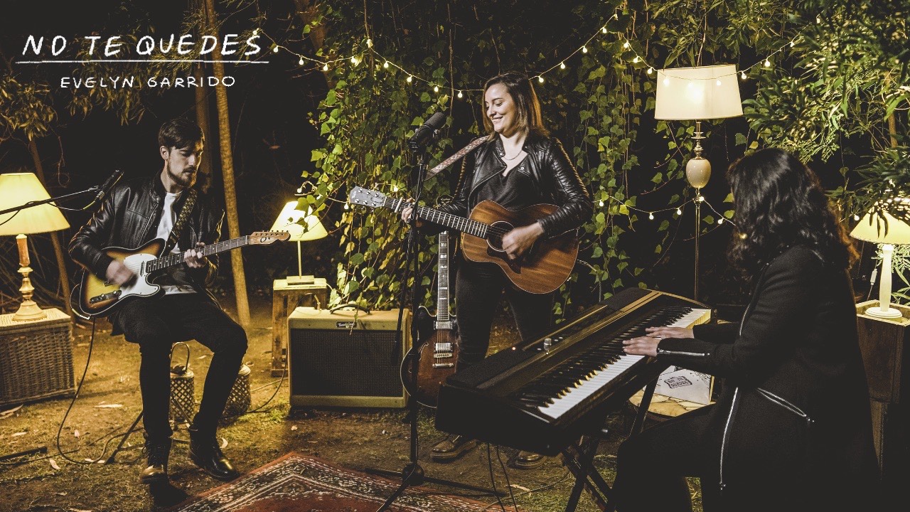 Evelyn Garrido estrena versión acústica en FROW Coolture
