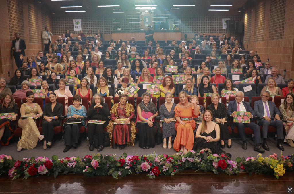 Mujeres De Flor y Carriel Frow Coolture