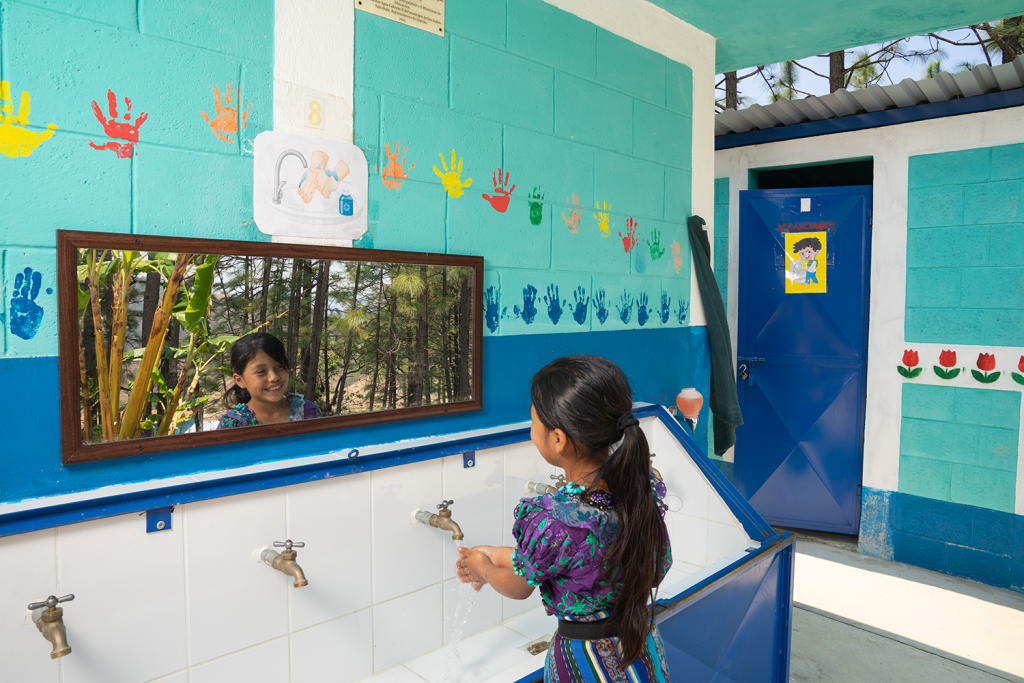 Baños Cambian Vidas en FROW Coolture